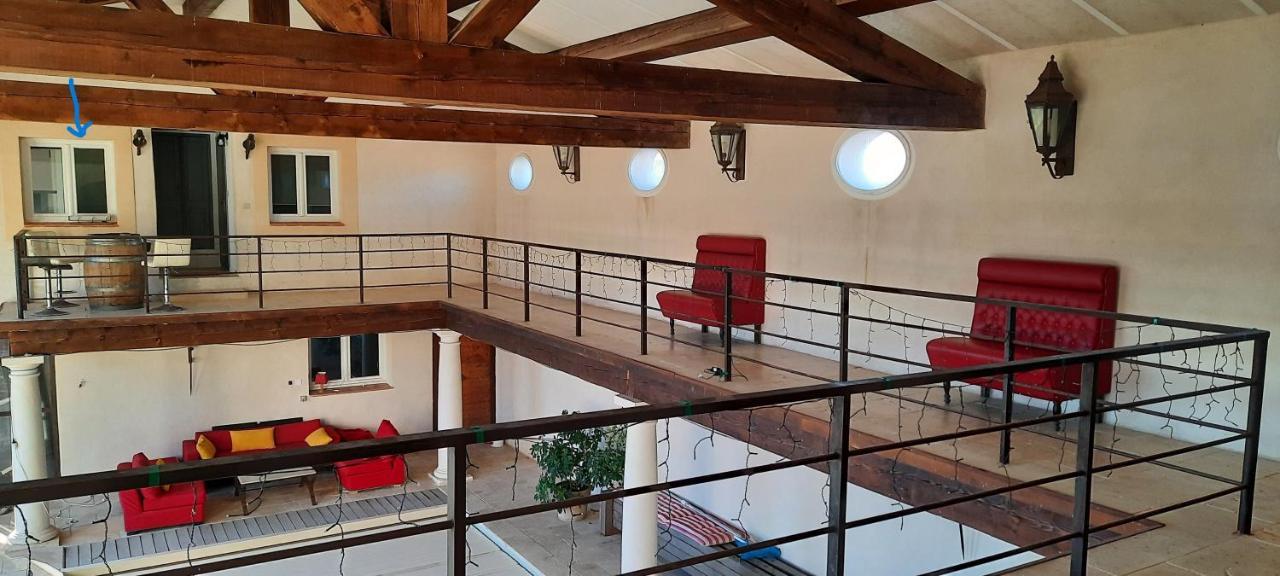 Domaine Des Francobelges - Appartements Lauris Exterior photo