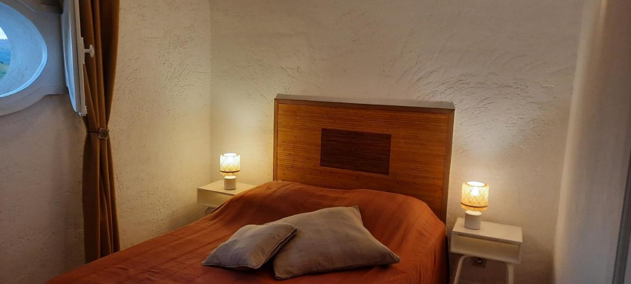 Domaine Des Francobelges - Appartements Lauris Exterior photo