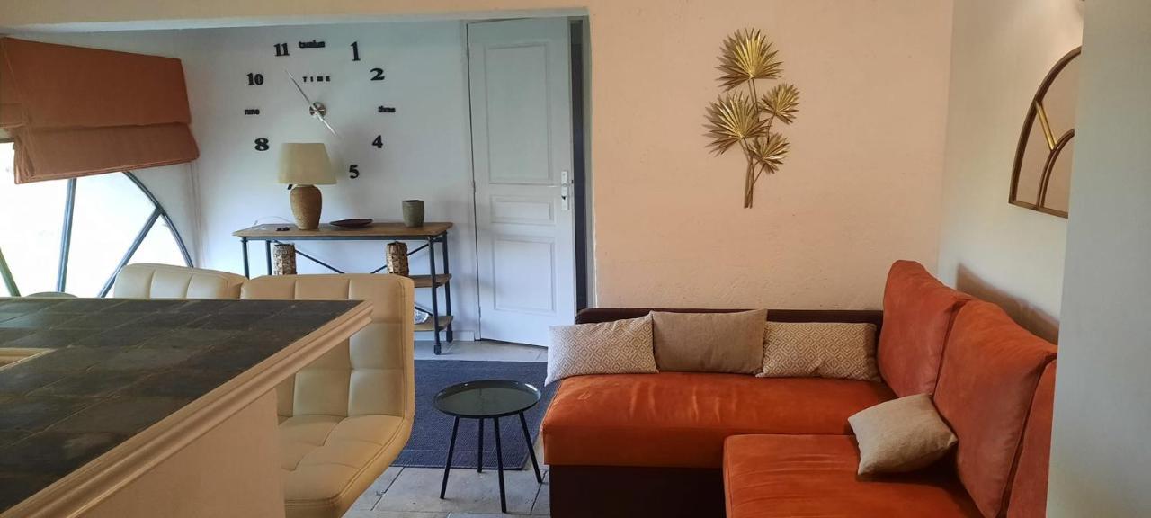Domaine Des Francobelges - Appartements Lauris Exterior photo