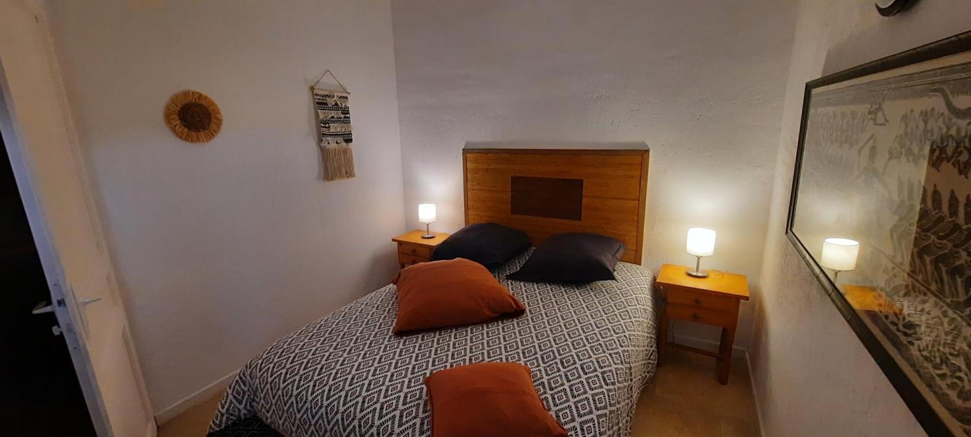 Domaine Des Francobelges - Appartements Lauris Exterior photo