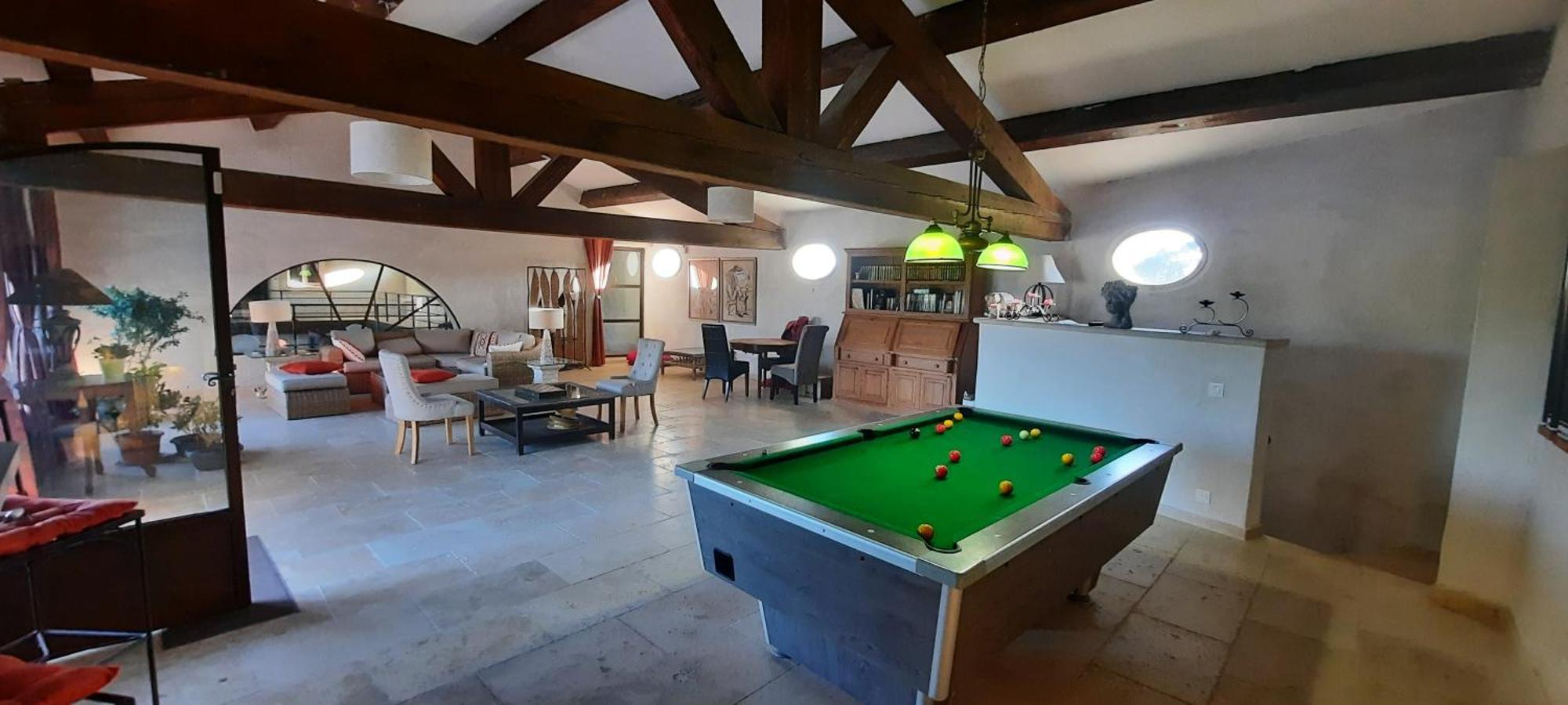 Domaine Des Francobelges - Appartements Lauris Exterior photo